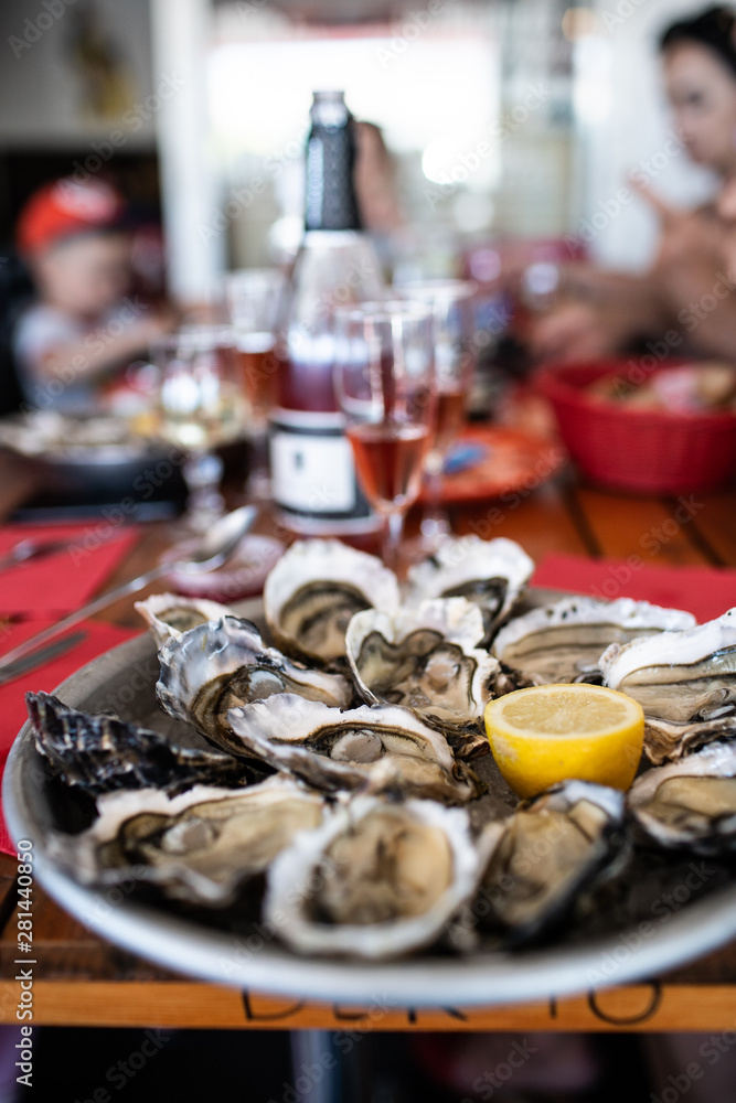 Dish of oysters with lemon