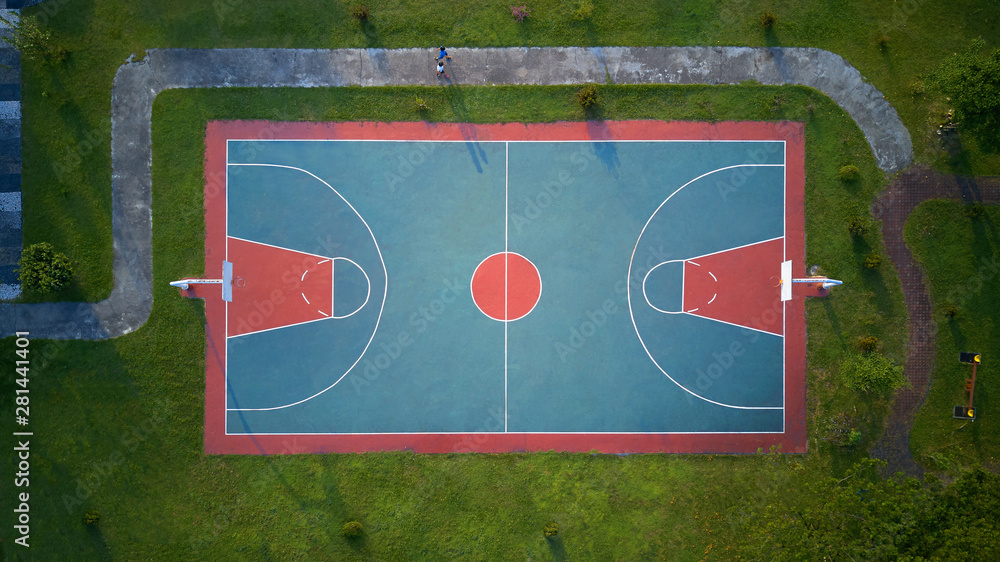 The open basketball court in park. Aerial Drone top view . foto de Stock |  Adobe Stock