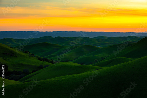 Rolling Green Hills in Northern California © Daniel