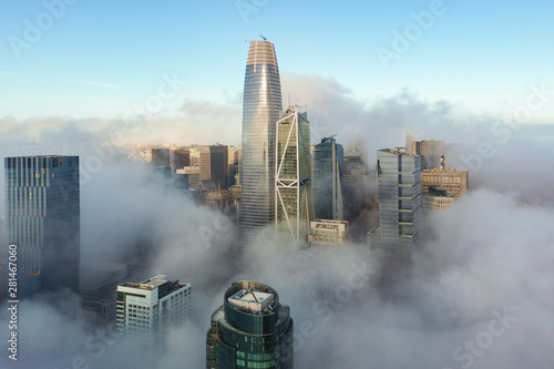Fotografia Downtown San Francisco Covered in Fog / Clouds