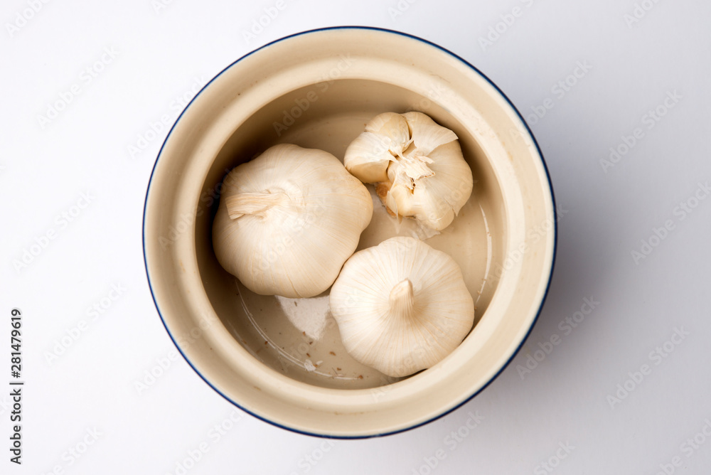 bowl container with three garlic bulbs bowl container with three garlic bulbs
