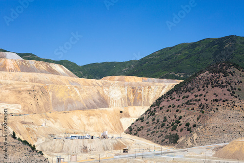 bingham canyon open pit copper mine 