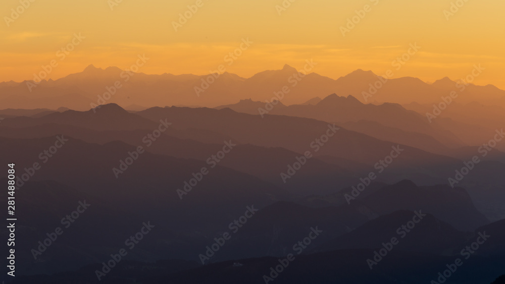 Obraz premium foggy sunset