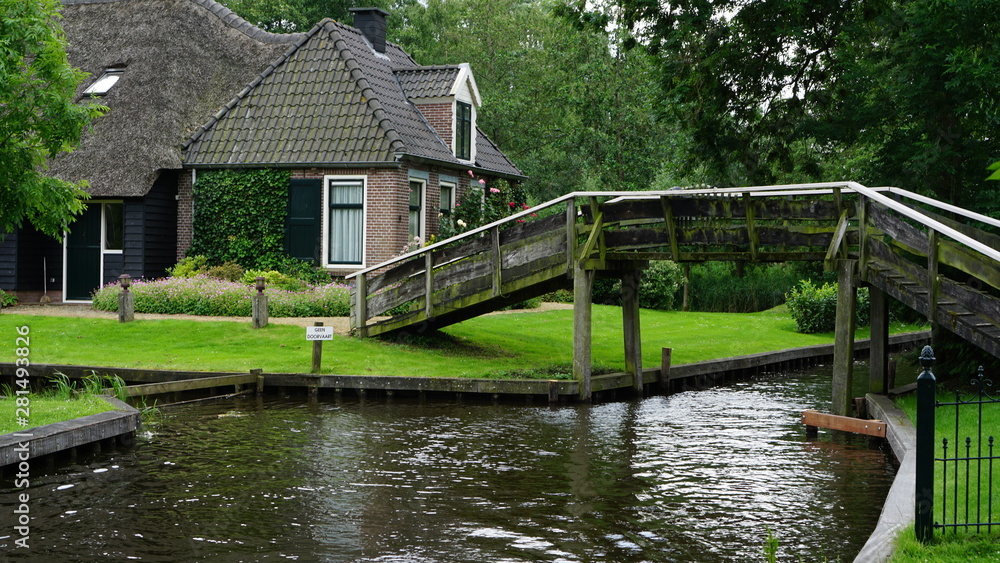 Fototapeta premium house on the river