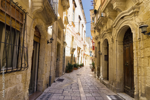 Fototapeta Naklejka Na Ścianę i Meble -  Narrow Charming Street in Senglea, Malta.