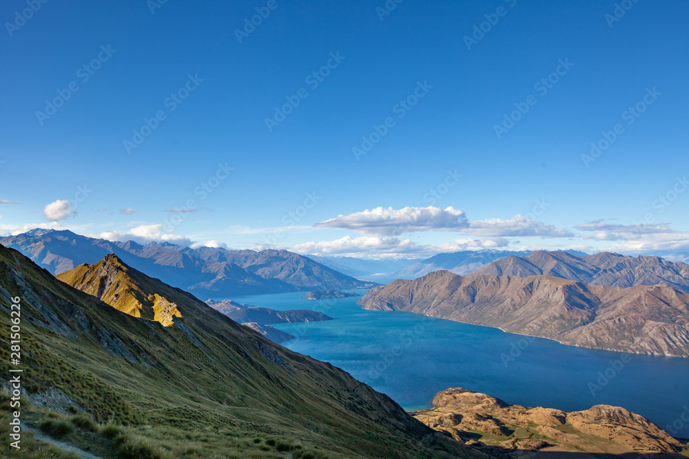 Weitsicht vom Berg in den Tal. Neuseeland Wanaka Weitsicht vom Berg in den Tal. Neuseeland Wanaka