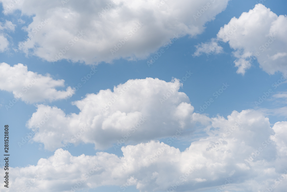 Obraz premium Beautiful clouds on blu sky abstract background