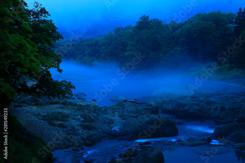 岩手県西和賀町 夏の弁天島