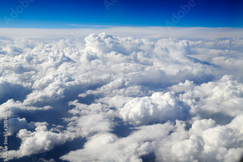 Take aerial photos of the sea of clouds on the plane. © 孝通 葛