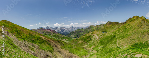Bergpanorama  Pyrenäen Nationalpark Sommer