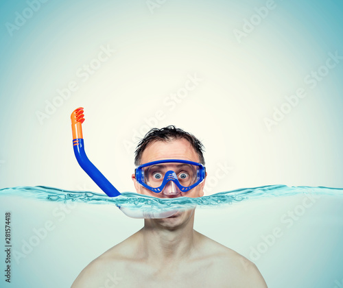 Valokuva Happy funny man in a swimming mask with snorkel is in the water