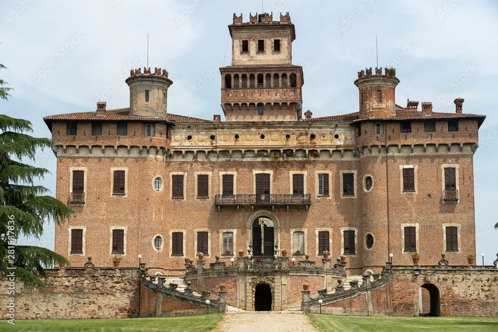 Chignolo Po, Pavia: the castle