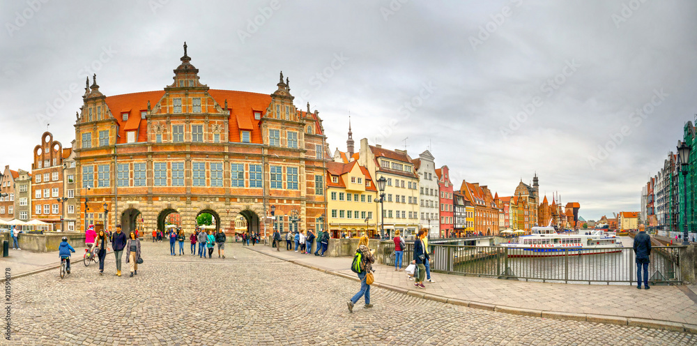 Stone streets and tourists Gdansk