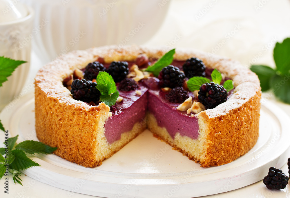 Blueberry cheesecake without baking, with blueberries and blackberries.