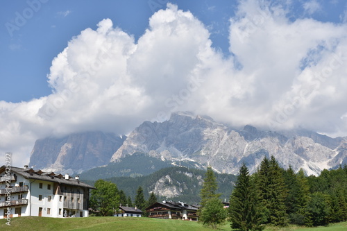 Cortina, Cortina d’Ampezzo, Ampezzo, Ampezzo-Tal, Olympia, Winterspiele, Olympische Winterspiele, 1956, 2026, Schanze, Dorf, Tofana, Tofane, Le Tofane, Turm, Siedlung, Kirche, Haus, Tofana di Rozes, M photo