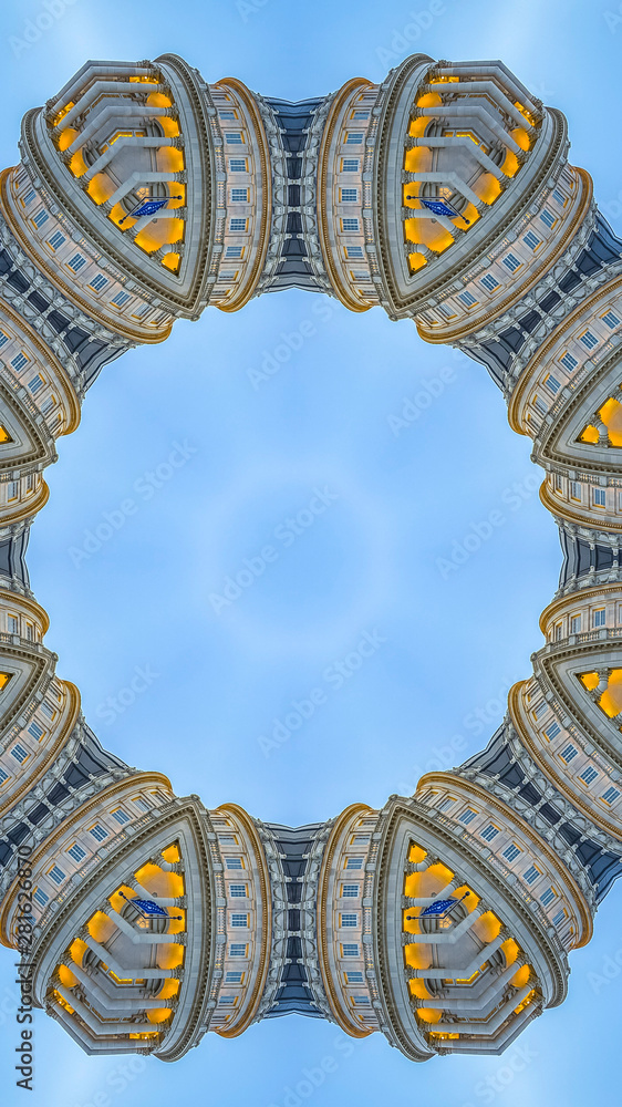 Naklejka premium Vertical Circle made with decorative pillars of capital