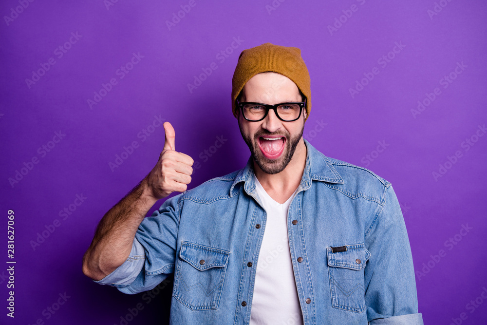 Close-up portrait of his he nice attractive cool cheerful cheery optimistic bearded guy showing thumbup sale discount isolated over bright vivid shine violet lilac background Close-up portrait of his he nice attractive cool cheerful cheery optimistic bearded guy showing thumbup sale discount isolated over bright vivid shine violet lilac background