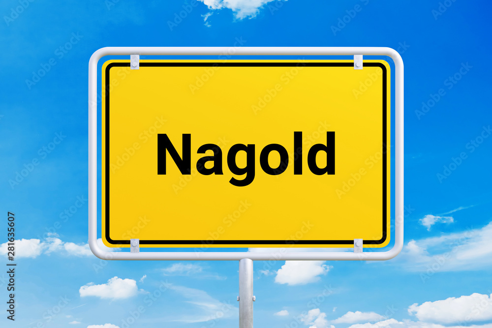 Stadt Nagold. Gelbes Schild, Ortsschild, Ortseingangsschild. Himmel mit Wolken. Stadt Nagold. Gelbes Schild, Ortsschild, Ortseingangsschild. Himmel mit Wolken.