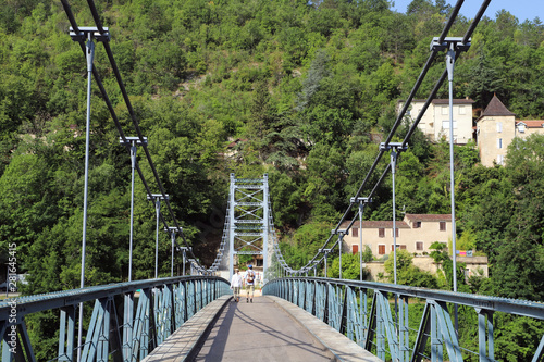 Promenade sur le pont suspendu photo