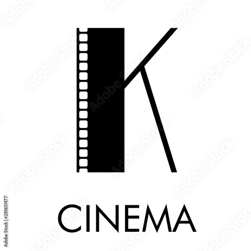 Logotipo con texto CINEMA con letra K como tira de película en color negro