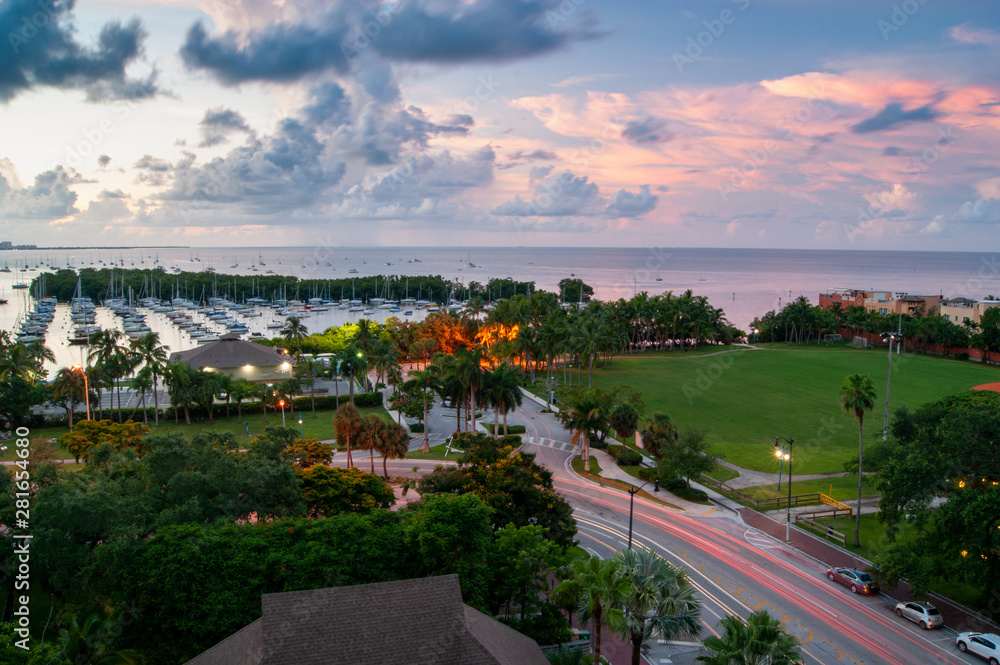Obraz premium Sunset in Coconut Grove