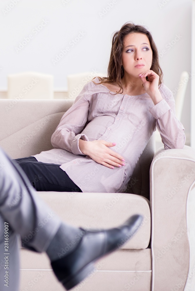 Pregnant woman visiting psychologist doctor Pregnant woman visiting psychologist doctor