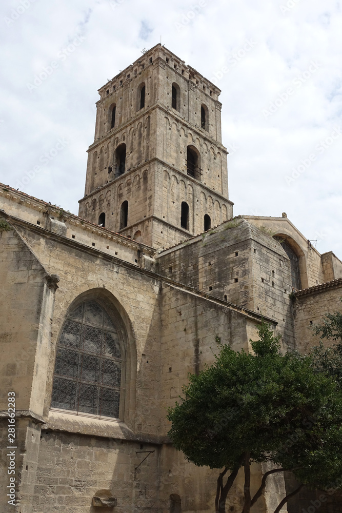 Cathédrale du cloître Saint-Trophime à Arles