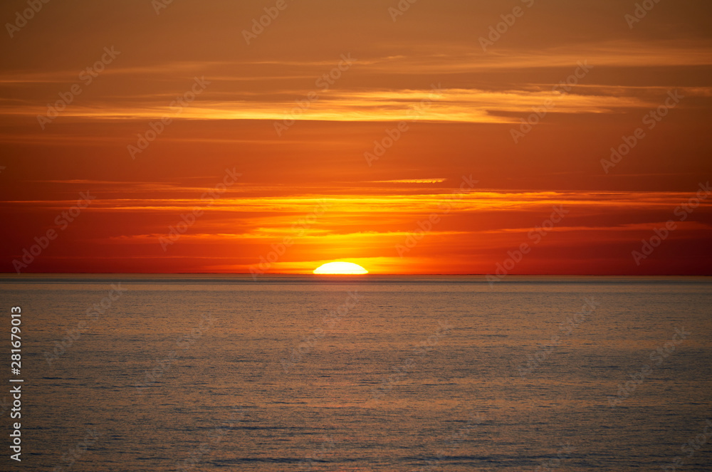 Obraz premium sunset above ocean while cruising through sea