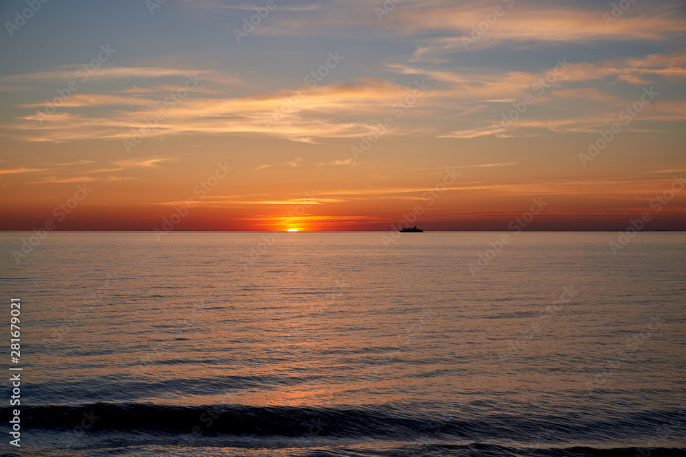 Fototapeta premium sunset above ocean while cruising through sea