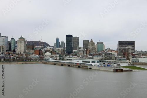 View to downtown Montreal, Québec, Canada across the river © Dietlinde DuPlessis