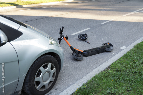 E-Scooter frontal Unfall mit einem PKW