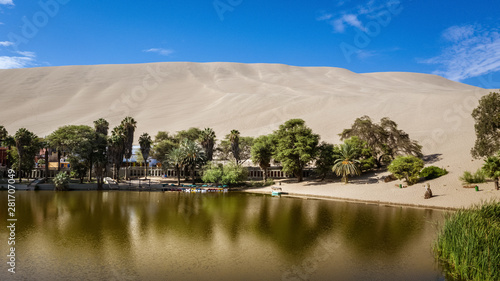 Huacachina oasis in Ica, Peru © christian vinces