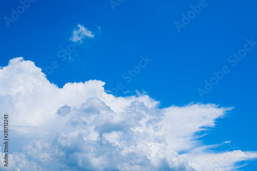 【写真素材】 青空 空 雲 真夏の空 背景 背景素材 7月 コピースペース