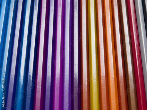 다양색의 색연필, 컬러 배경과, 질감