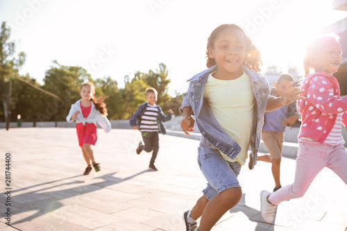 Group of running children o...