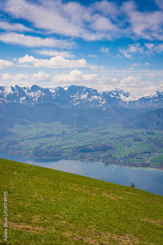 Traunsee und Höllengebirge im Salzkammergut - Alpen in Österreich © kentauros