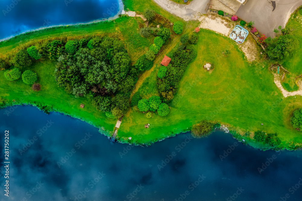 Φωτογραφία Top view aerial view of fishing lake situated in the Carlow County, Dublin