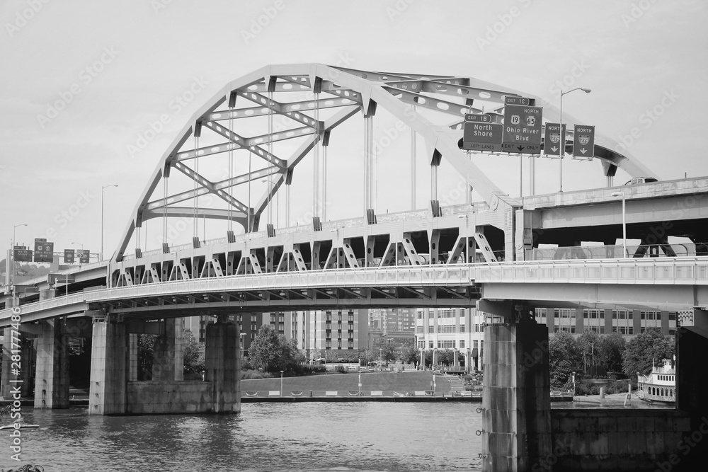 Fototapeta premium Pittsburgh bridge