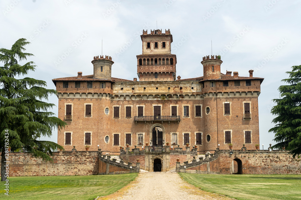 Chignolo Po, Pavia: the castle