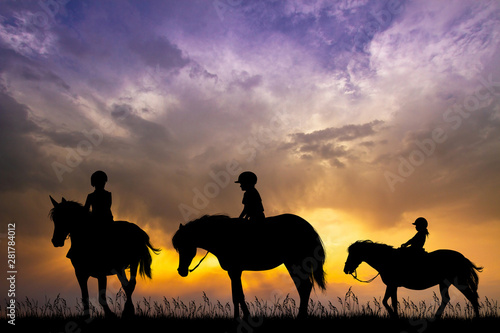 Картината върху платно horse riding excursion