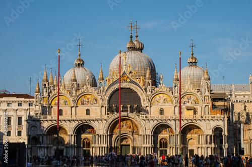 Basílica de São Marcos em Veneza na Praça do mesmo nome em um dia de verão cheio de turistas, Veneza Itália © Reynaldo G. Lopes