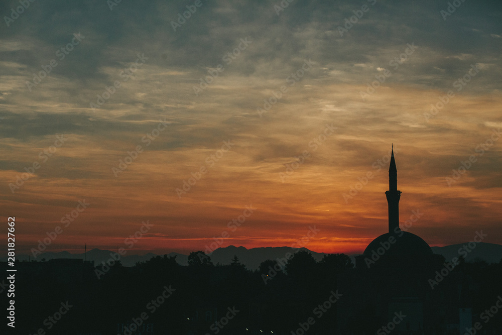 Obraz premium Mosque in Old Town in Skopje, North Macedonia