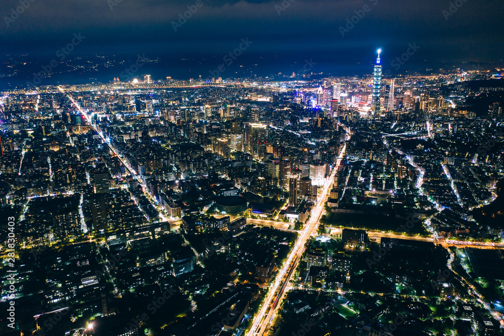 Obraz premium Skyline of taipei city in downtown Taipei, Taiwan.