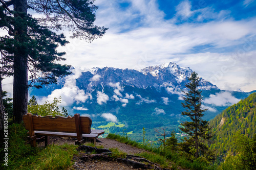 Obraz na płótnie Rastplatz mit Zugspitzblick