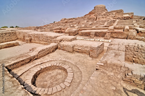 Cuadro en lienzo Mohenjo-daro -  an archaeological site in the province of Sindh, Pakistan