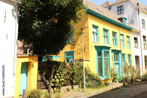Yellow house in Zutphen, the Netherlands © Patricia