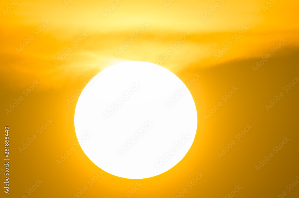 雲を突き抜け輝く太陽dsc4076 Stock 写真 Adobe Stock