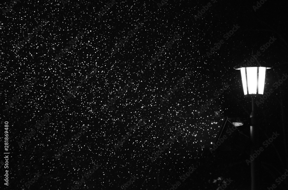 Fototapeta premium Night lamp and falling snow.