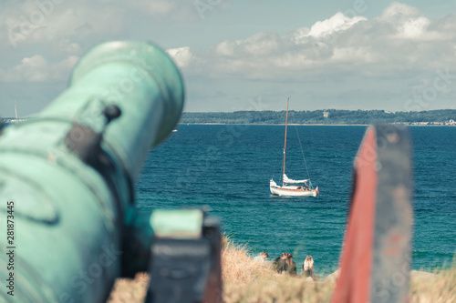 ship and cannon 