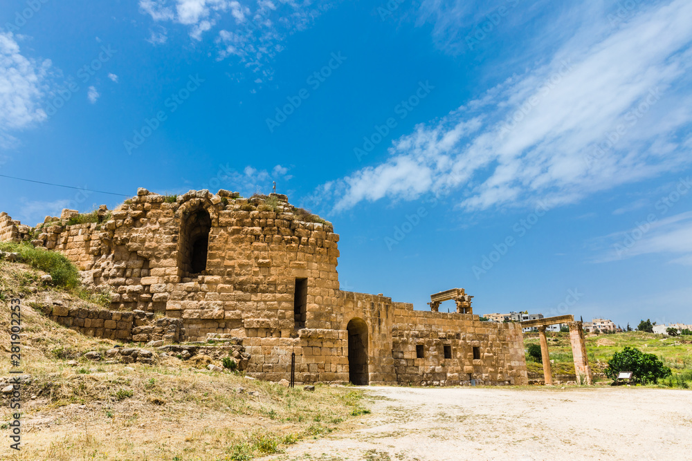 Fototapeta premium The ruins of Jerash in Jordan are the best preserved city of the early Greco-Roman era, it is the largest acropolis of East Asia. The North Theatre